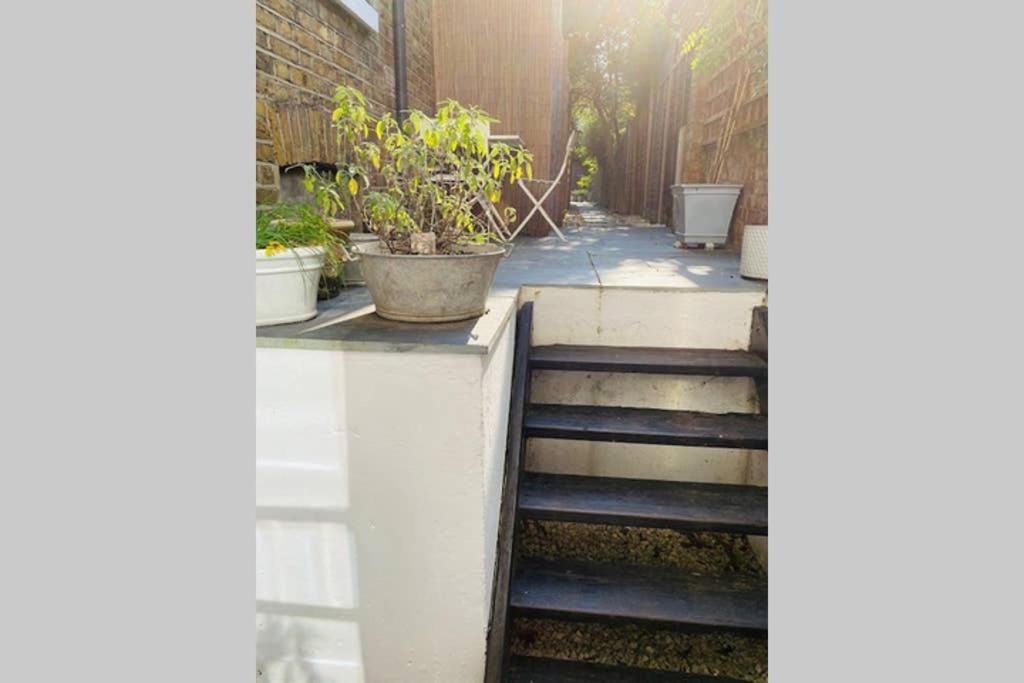 Stunning, Stylish Garden Flat In The Heart Of Wimbledon Apartment Londra Exterior foto