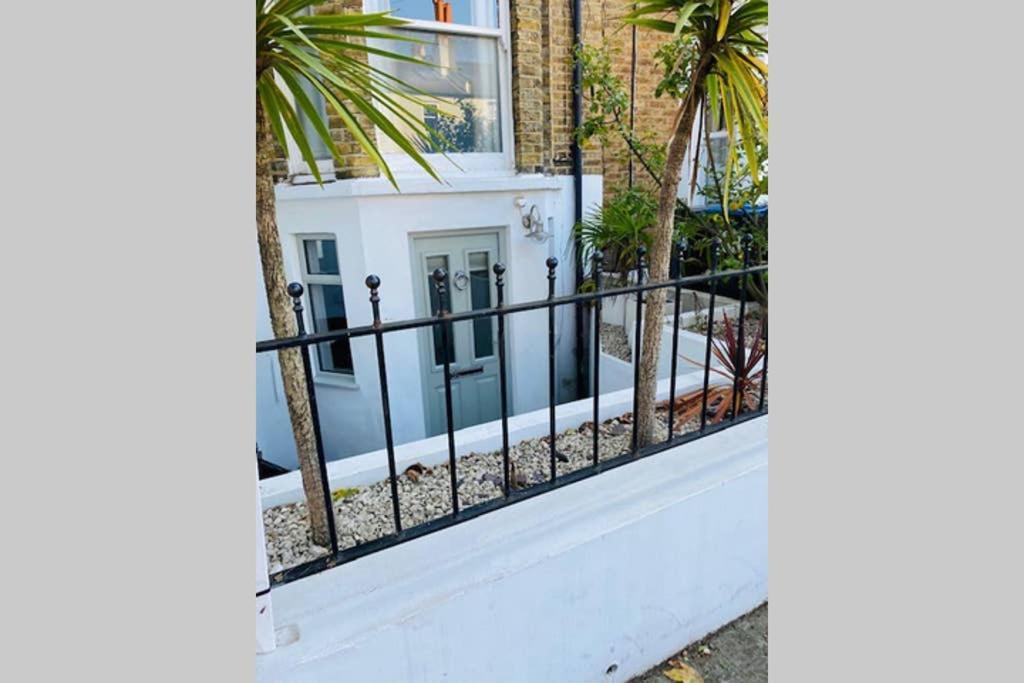 Stunning, Stylish Garden Flat In The Heart Of Wimbledon Apartment Londra Exterior foto