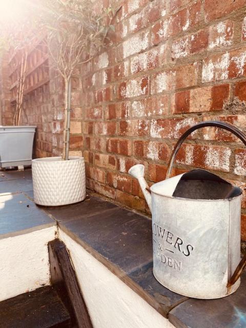Stunning, Stylish Garden Flat In The Heart Of Wimbledon Apartment Londra Exterior foto
