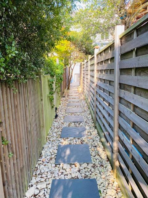 Stunning, Stylish Garden Flat In The Heart Of Wimbledon Apartment Londra Exterior foto