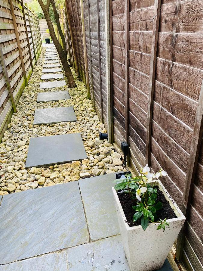 Stunning, Stylish Garden Flat In The Heart Of Wimbledon Apartment Londra Exterior foto