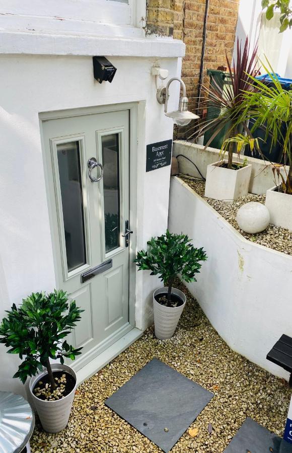 Stunning, Stylish Garden Flat In The Heart Of Wimbledon Apartment Londra Exterior foto